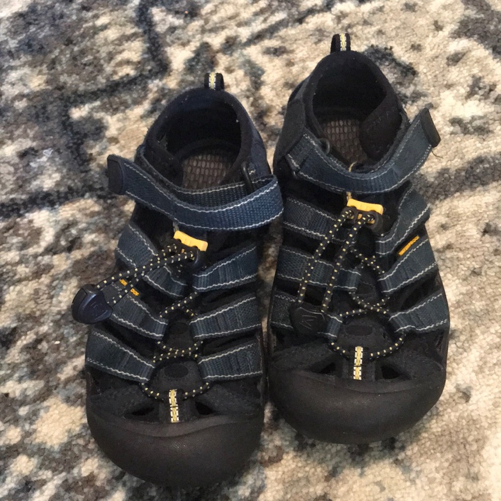 Keen sandals size 12 navy
